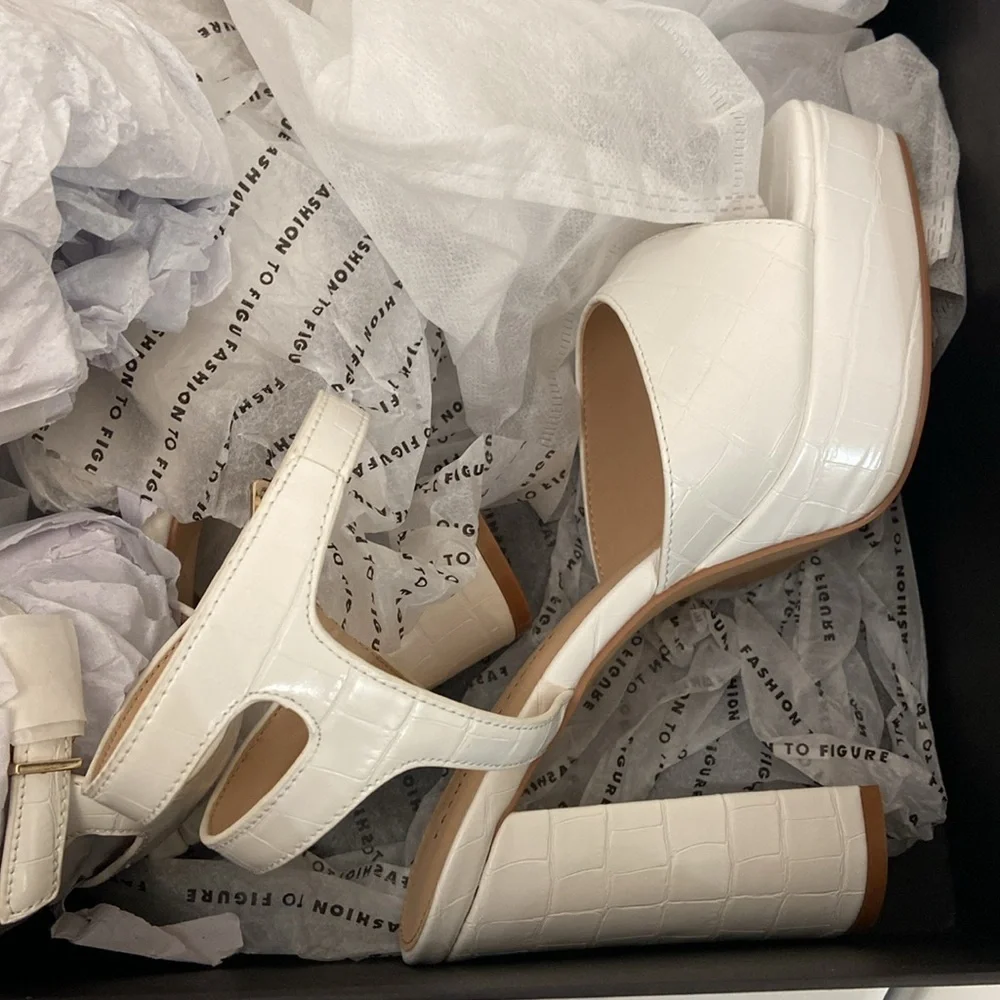 Fashion To Figure Women's Hilari Block Heels - Wide Width - 7, WHITE new
